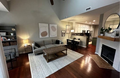 Indianapolis Apartment | Cozy 2-bedroom apartment with WiFi, AC, pool in charming Broad Ripple.