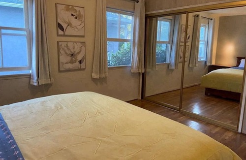 San Gabriel Apartment | Cozy 2 bedroom apartment in beautiful San Gabriel with WiFi, AC
