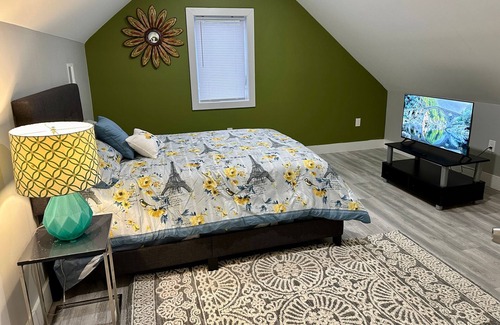 Newark Apartment | Cozy 2-bedroom apartment with WiFi, AC in Irvington