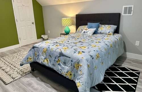 Newark Apartment | Cozy 2-bedroom apartment with WiFi, AC in Irvington