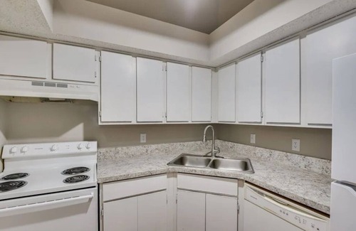 Augusta Apartment | Cozy 2-bedroom apartment in amazing Augusta w/WiFi, AC, Pool, Fitness, Dog Park