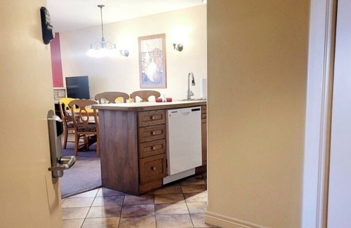 Oro-Medonte Apartment | Cozy 2-bedroom apartment with AC, fitness room in charming Oro