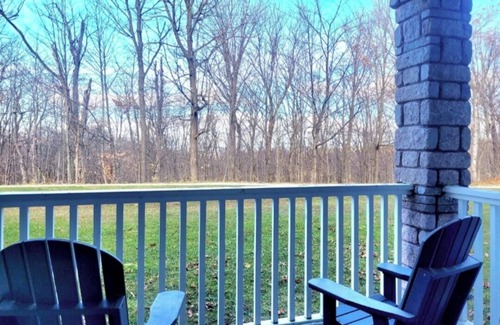 Oro-Medonte Apartment | Cozy 2-bedroom apartment with AC, fitness room in charming Oro