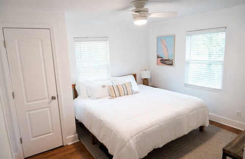 Charleston Cottage | Cozy 2 Bedroom Beach Cottage