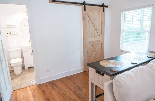 Charleston Cottage | Cozy 2 Bedroom Beach Cottage