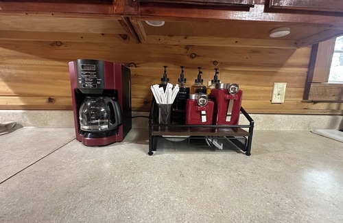 Brookeland Cabin | Cozy 2-Bedroom Cabin in the Heart of Rayburn Country Resort
