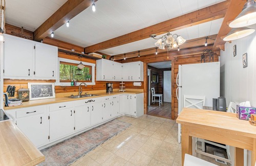 Bynum Cabin | Cozy 2-bedroom cabin in charming Pittsboro with fitness room, AC