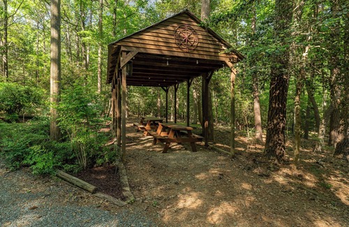 Bynum Cabin | Cozy 2-bedroom cabin in charming Pittsboro with fitness room, AC