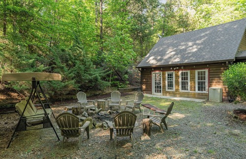 Bynum Cabin | Cozy 2-bedroom cabin in charming Pittsboro with fitness room, AC
