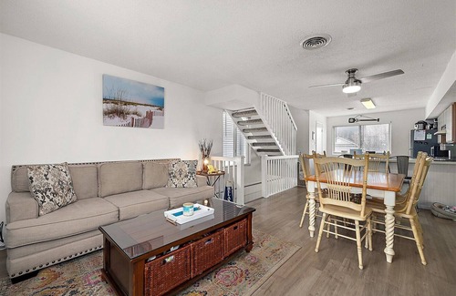 Edgewater Acres Condo | Cozy 2 Bedroom Condo at Harbor Lights