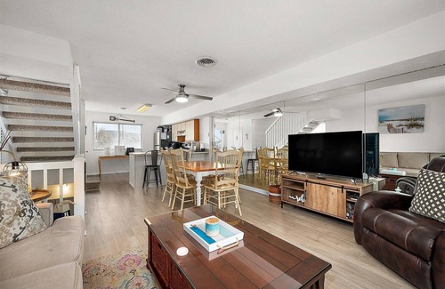 Edgewater Acres Condo | Cozy 2 Bedroom Condo at Harbor Lights