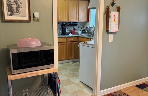 South Amherst Condo | Cozy 2-bedroom condo near town of Amherst, UMASS, Amherst and Hampshire College