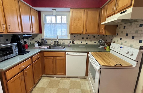 South Amherst Condo | Cozy 2-bedroom condo near town of Amherst, UMASS, Amherst and Hampshire College