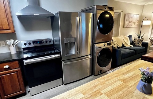Southport Cottage | Cozy 2-bedroom cottage with AC and WiFi in enjoyable Southport