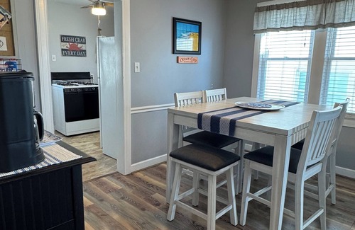 Ocean City Condo | Cozy 2-bedroom family-friendly condo in Downtown OC just steps to the boardwalk.