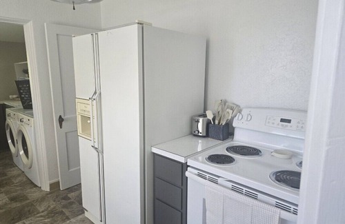 Chinook House | Cozy 2 Bedroom Historic Cottage in beautiful Chinook, Montana.