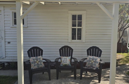 Chinook House | Cozy 2 Bedroom Historic Cottage in beautiful Chinook, Montana.