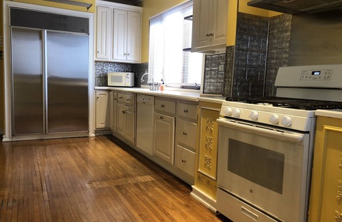 Detroit Apartment | Cozy 2 bedroom home in North Corktown with a yoga zen space