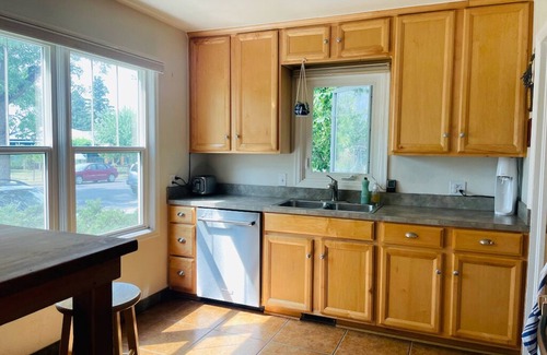 Bozeman House | Cozy 2-bedroom house with Hot Tub