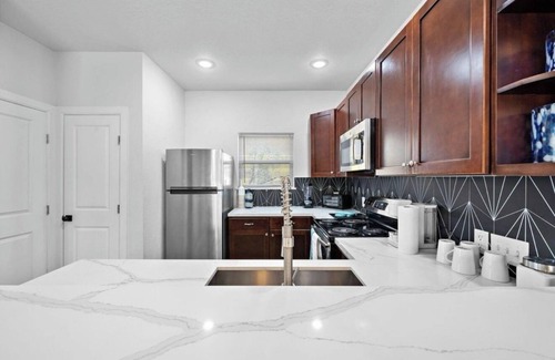 South Central Houston House | Cozy 2-bedroom house with AC in the heart of Houston