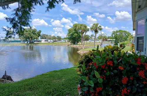 Jamaica Bay House | Cozy 2-bedroom manufactured home for Snowbirds in charming South Fort Myers.