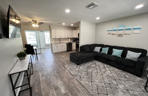 Warm Mineral Springs House | Cozy 2 Bedroom near the Springs