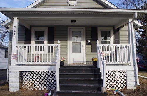 Galesburg House | Cozy, 2 bedroom, Pet-Friendly Home Near Knox College!
