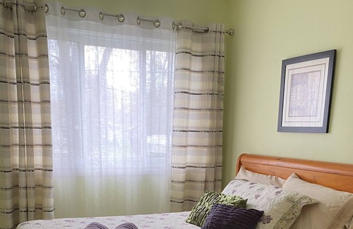 Innisfil House | Cozy 2 bedroom unit overlooking Cooks Bay Lake Simcoe. Pet Friendly