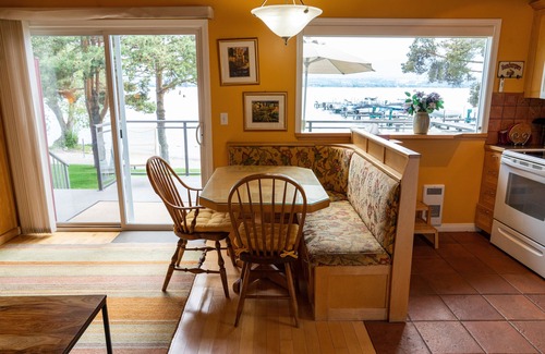 Central Okanagan Villa | Cozy 2 Bedroom Villa at Casa Loma Lakeshort Resort
