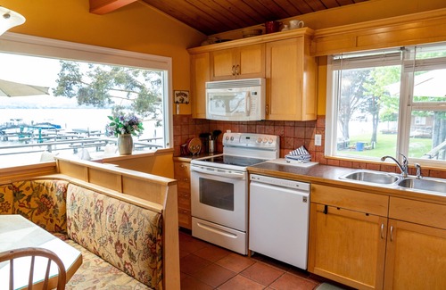 Central Okanagan Villa | Cozy 2 Bedroom Villa at Casa Loma Lakeshort Resort