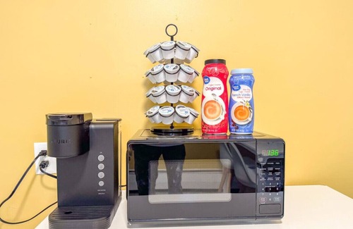 Mount Oliver Apartment | Cozy 2 Bedroom w/5 Beds + Sofa Bed & WIFI!