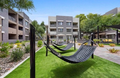 Glendale Sports and Entertainment District Condo | Cozy 2-bedroom with AC, fitness room, WiFi, by Glendale Stadium, free parking