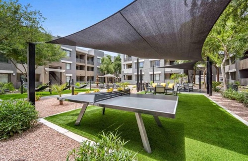 Glendale Sports and Entertainment District Condo | Cozy 2-bedroom with AC, fitness room, WiFi, by Glendale Stadium, free parking
