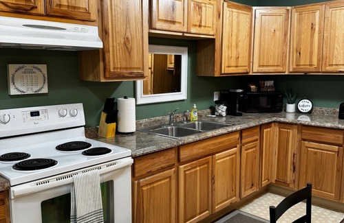 Fairbanks Apartment | Cozy 2-bedroom with WiFi, Aurora viewing, central location in Fairbanks