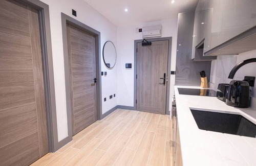 West Finchley Apartment | Cozy 2-Bedrooms, 2-Bathrooms Finchley Flat