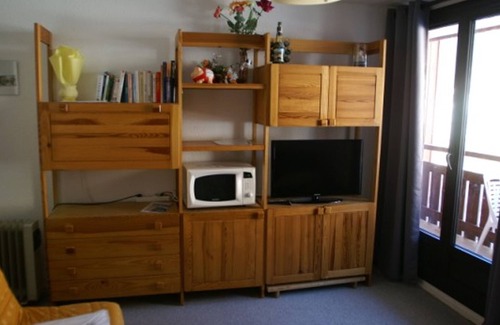 Les Adrets Apartment | Cozy 2-Room Cabin apt w/Balcony, Ski-In/Out, Close to Shops, Sleeps 6