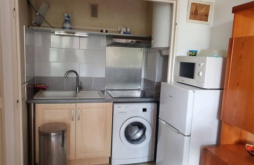 Argeles Plage Apartment | Cozy 2-Room Apartment, Balcony & 50m to Beach, Argelès-sur-Mer, Sleeps 4