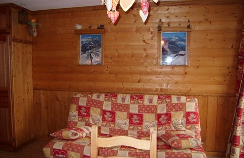 Cohennoz Apartment | Cozy 2-Room Apartment for 4 with WiFi, Balcony, Near Slopes & Shops in Crest-Voland