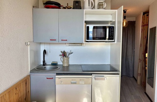 Eclose-Est Apartment | Cozy 2-Room Apartment for 5 with Balcony - Close to Lifts & Shops in Alpe d'Huez