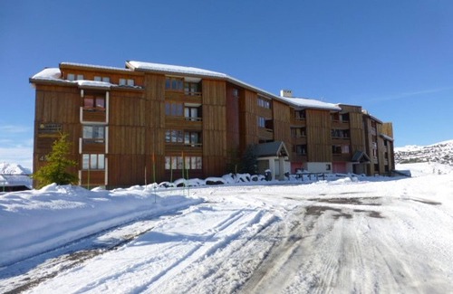 Eclose-Est Apartment | Cozy 2-Room Apartment for 5 with Balcony - Close to Lifts & Shops in Alpe d'Huez