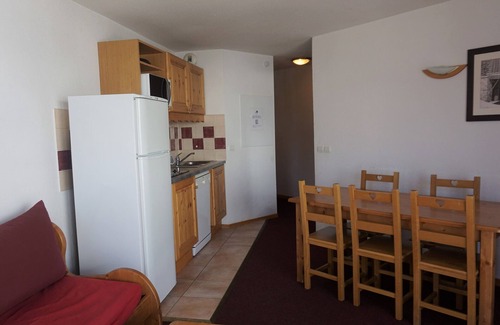 Orcieres-Merlette Apartment | Cozy 2-Room Cabin Apartment for 6 with Balcony in Prime Orcières Location