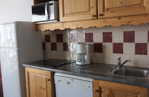 Orcieres-Merlette Apartment | Cozy 2-Room Cabin Apartment for 6 with Balcony in Prime Orcières Location