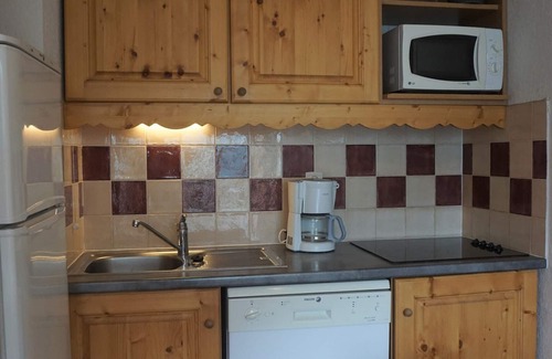 Orcieres-Merlette Apartment | Cozy 2-Room Cabin for 6 with Free WiFi, Parking, and Balcony - Close to Slopes and Shuttle