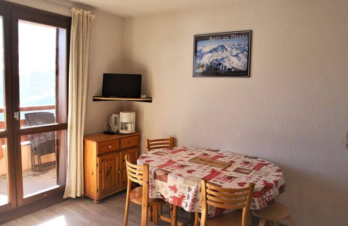 Auris Apartment | Cozy 2-room cabin apt, 4 ppl, 400m from slopes, parking included