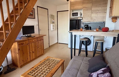 Argeles Plage Apartment | Cozy 2-Room Mezzanine Apartment for 6, Near Beach, A/C, Pool, Parking and TV