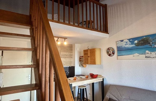 Argeles Plage Apartment | Cozy 2-Room Mezzanine Apartment for 6, Near Beach, A/C, Pool, Parking and TV