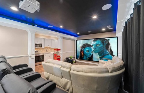 Mount Mourne Apartment | Cozy 2b/2b Spa 2 Steam Saunas Home Theater Gym