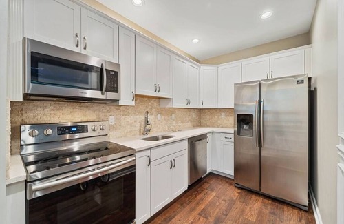 Mount Mourne Apartment | Cozy 2b/2b Spa 2 Steam Saunas Home Theater Gym
