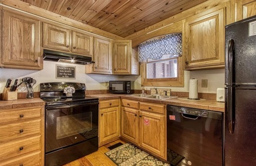 Wears Valley Cabin | COZY 2BD Retreat! HOT TUB! Nestled in the Woods!