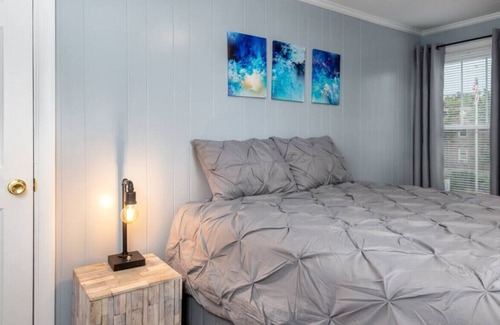 Southern Coast Apartment | Cozy 2BD | Sleeps 6 | Only 5 Miles To Beaches